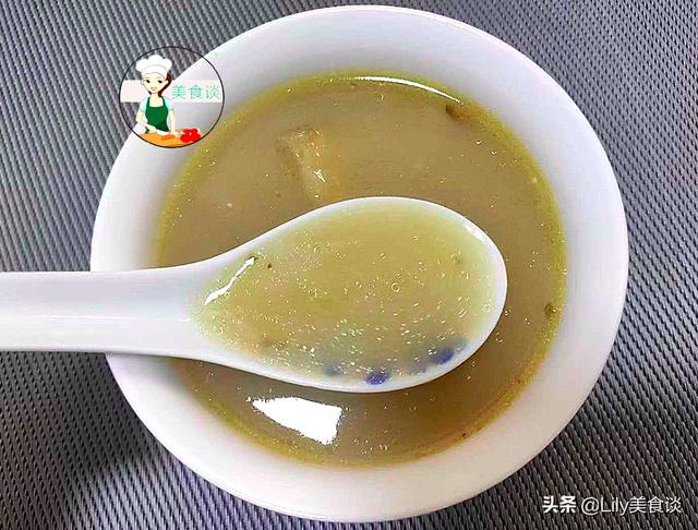 炖鱼汤时，加入一小块粉葛，原来好处这么多，冷天吃它营养不上火