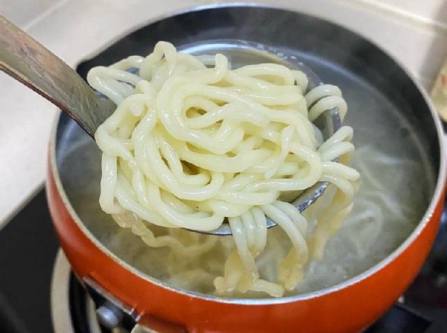 放开那块牛肉，交给电饭锅来