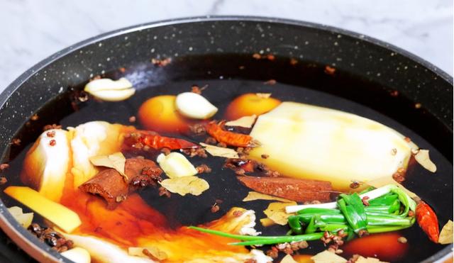 下酒菜的首选，自己做的卤味，比外面的新鲜卫生，还有料