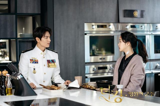 韩剧《The King》遇冷，是李敏镐失了皇冠，还是金恩淑丢了笔|文汇网