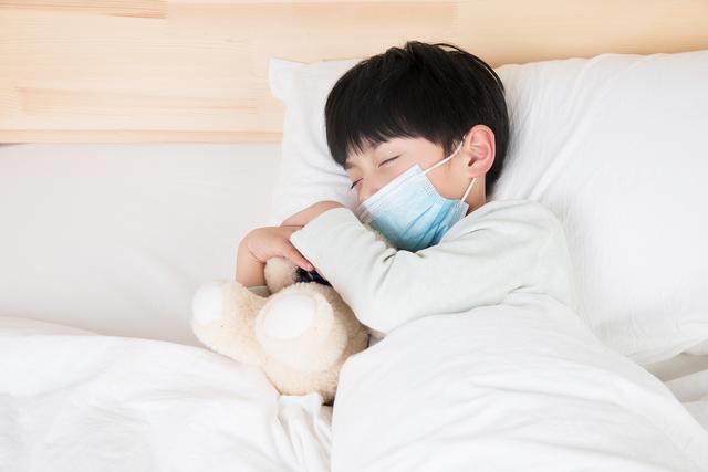 「超级宝妈」退烧药可以交替使用吗?儿科医生:给孩子用退热药,这四件事情要知道