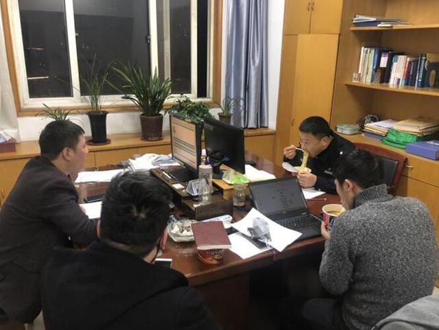 「中国经济网」奸商露头就打！阿里打假特战队小二冒着生命危险协助警方查获假口罩50余万只