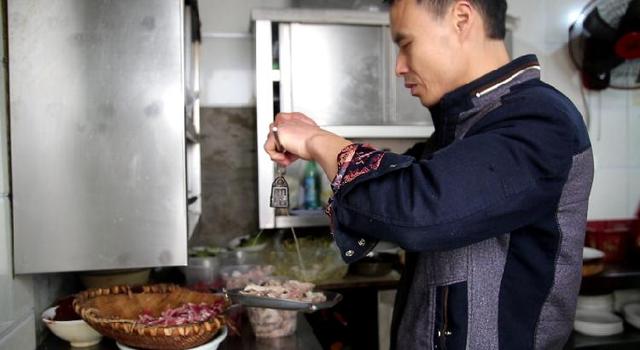 两江·人间烟火 靠三道菜称霸江湖的两江新区“资格大饭店”，它有什么资格？