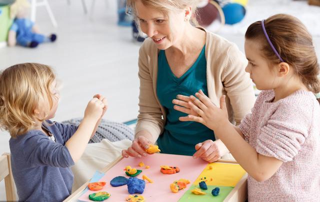 超级宝妈▲别太早送孩子去幼儿园，危害往往在娃上小学时爆发，父母还不知道