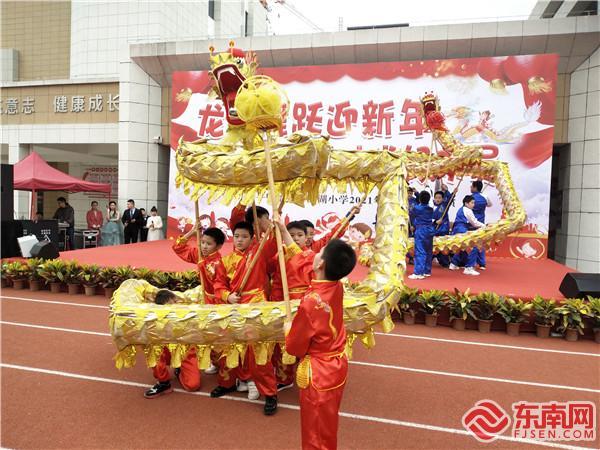 多彩校园 多彩活动迎接元旦