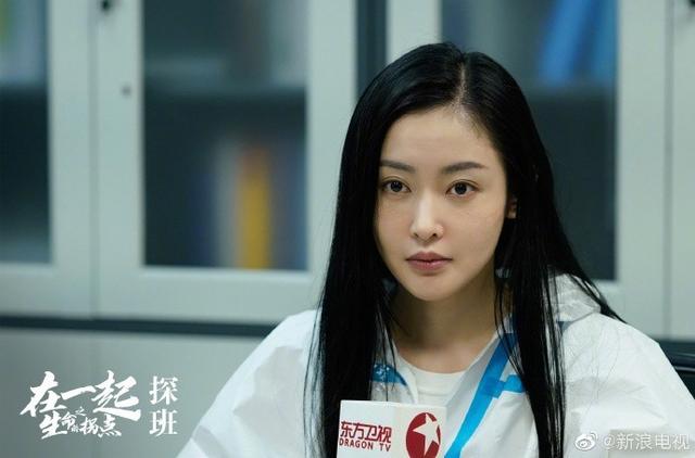 浮生|合作过娱乐圈一半女神的张嘉译这回搭上了张天爱，剧照真实过了头