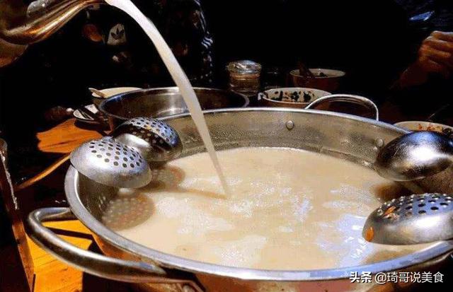 吃火锅时，最好不要点几十元的“清汤锅”，服务员：还不如清水锅