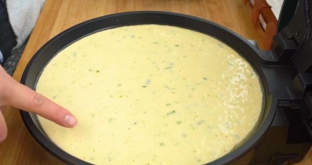 冬天发面饼这样做，手不沾面不揉面，松软又好吃，凉了也不硬