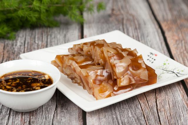 年夜饭这道菜不能少，也荤也素，筋道弹牙，晶莹透亮好看还好吃