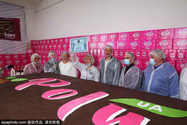 巧克力|乌克兰制作世界最大巧克力威化棒