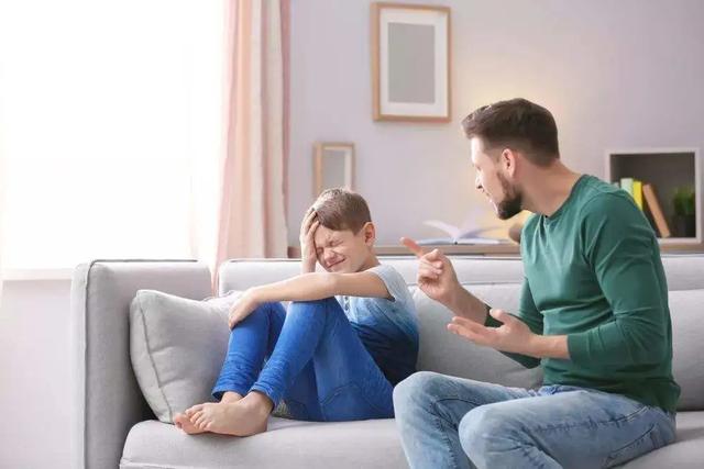 「你的育儿经」“我都认错了还不行吗！”批评孩子，出现这3种现象要当心
