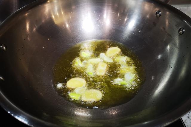 鲜虾，我家从不用水煮，大厨教我一招，虾肉鲜香醇厚，营养不流失