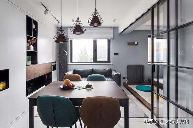 47㎡小户型，客餐厨卫样样全，还有俩卧室和衣帽间，这设计我服