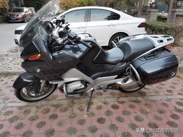 买辆摩托车宝马R1200RT，花289999元，你愿意吗？