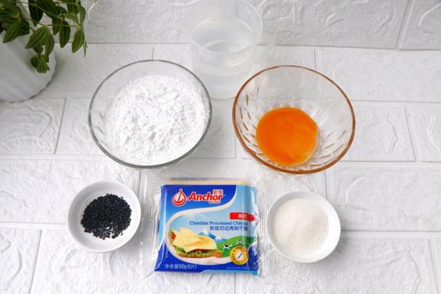 芝士糯米饼，软糯香甜，早饭下午茶是不错的选择，好吃又好看