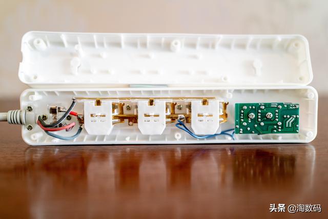 淘哥的廉价数码晒单：京东￥16.9元包邮的USB插座拆解简评