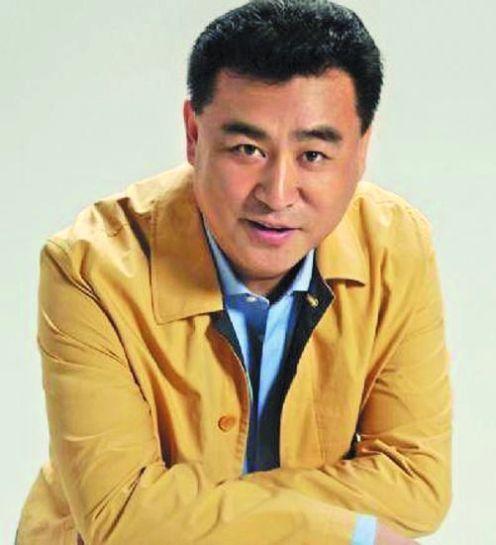 “央视最帅国脸”张宏民：工作32年零失误，如今59岁无婚无子女资讯早知道