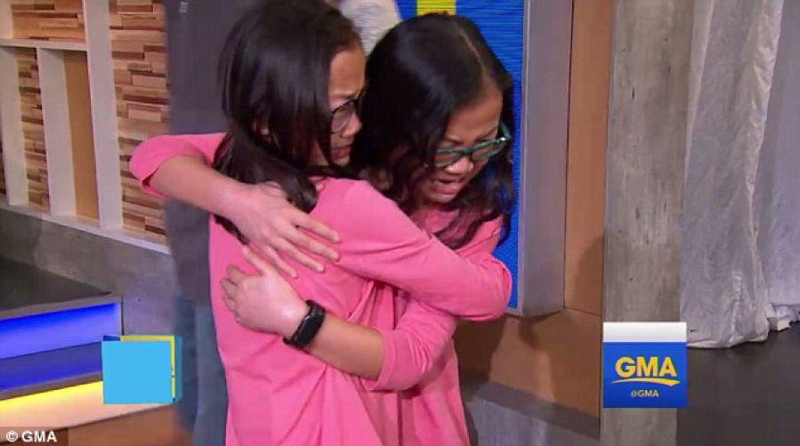 Chinese Twin Sisters Reunite After 10 Years, Moving American Family