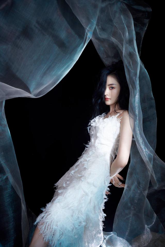 浮生|合作过娱乐圈一半女神的张嘉译这回搭上了张天爱，剧照真实过了头