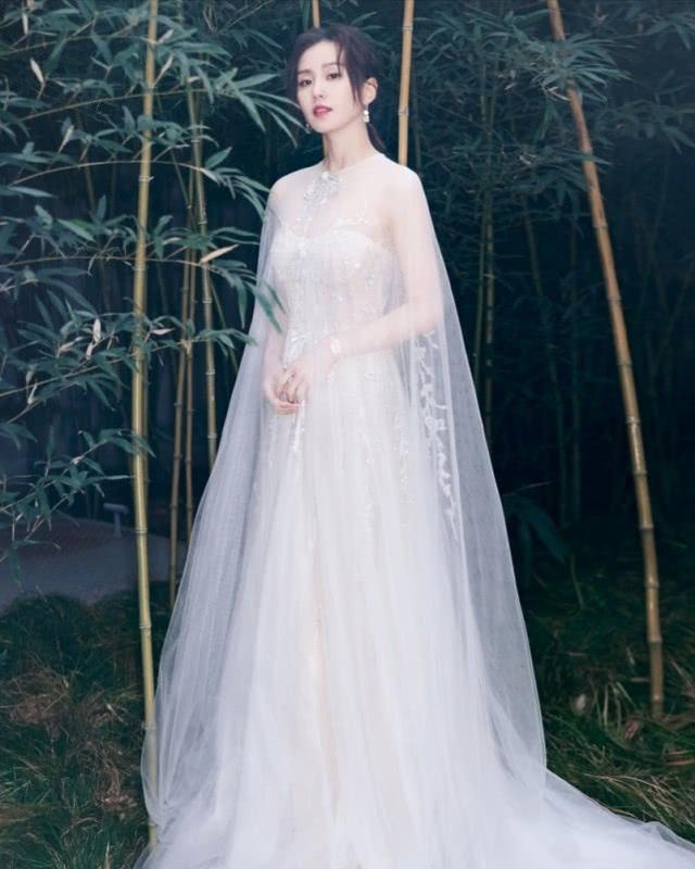 时尚迪科能把白色纱裙穿得这么仙儿的，刘诗诗是第一人？不愧是气质型女神