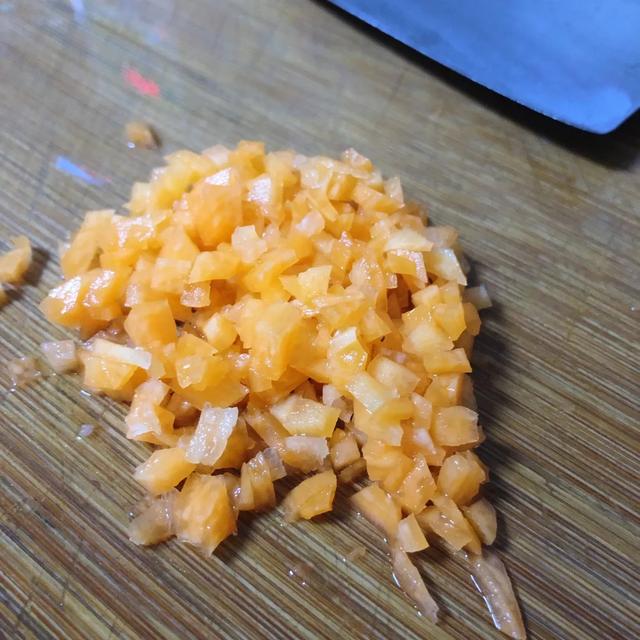 大眼睛的女孩|辅食课堂 | 买啥肉肠，自己做的安全又好吃