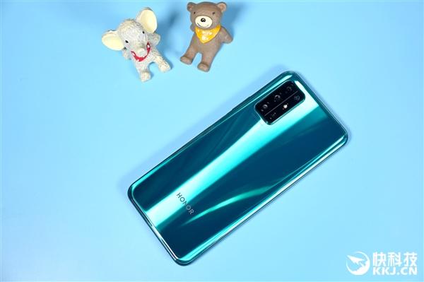 【环球网】首发麒麟820！荣耀30S开箱图赏：矩阵四摄亮眼