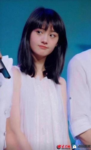 郑爽18岁青春美照晒出 网友：怀念那年夏天电影工厂