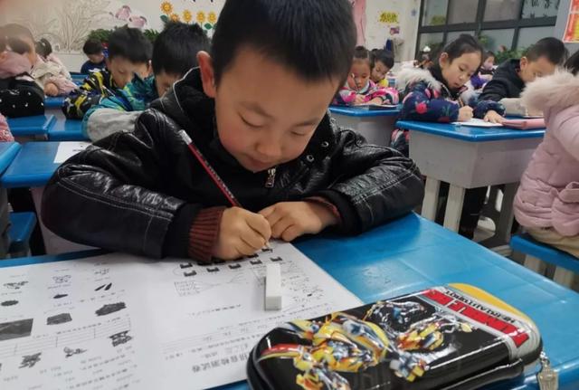 海绵宝宝不在家|教育部叫停幼儿园小学化，还是有家长给孩子上，爱子心切不能这样