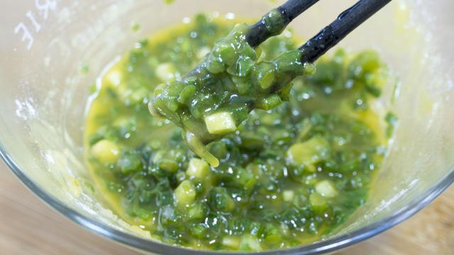 饼烙得像锅盔？教你个好方法，外酥里软、全是小薄层，凉了也不硬