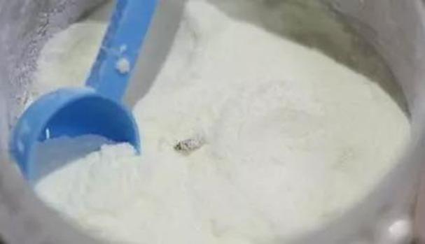 你的育儿经■【奶粉知食帮】品牌奶粉中屡现异物，不要慌！问题可能出现在这里