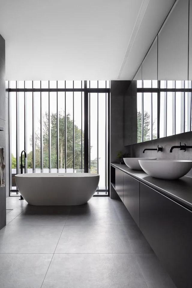 难怪入墙设计广受小户型喜欢，门入墙省空间、水龙头入墙高级