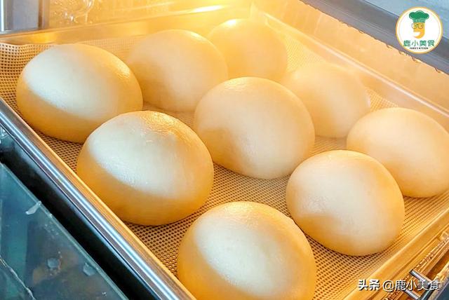 想馒头蓬松暄软，和面时多加“2料”，蒸出的馒头白胖好看又好吃