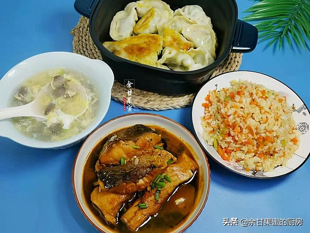 晒一晒我家晚餐，米饭面食皆有，简单家常花钱也不多，又光盘了
