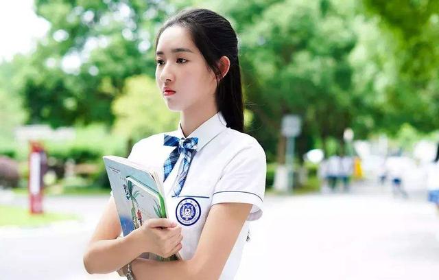 「超级宝妈」“最难过的生日！”小男孩看到生日蛋糕，瞬间泪奔！