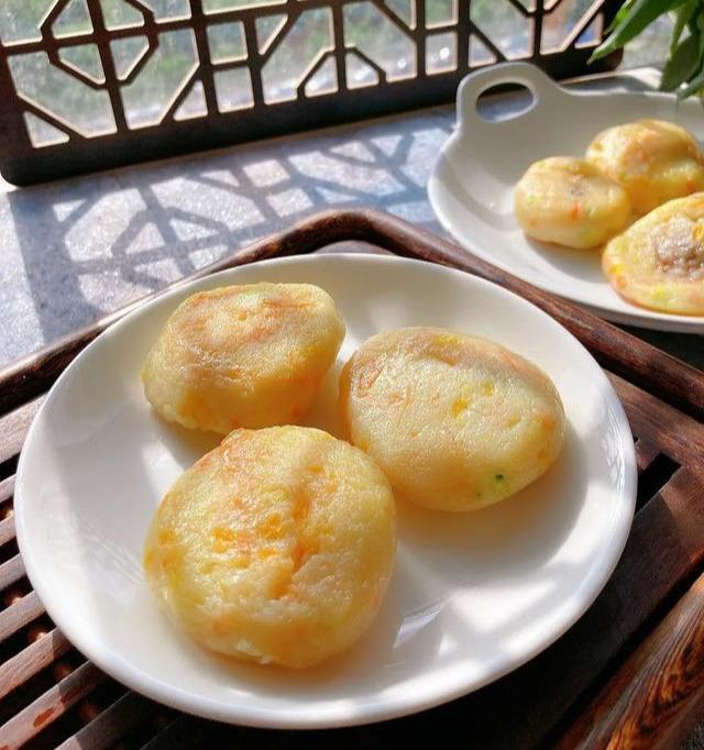 超级宝妈|这一道辅食太上头了！怎么吃都不腻！一拌一煎全家都能吃