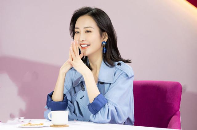 能驾驭烈焰红唇，也能素颜以对，王鸥的时尚感告诉你为何她是品牌的宠儿|影视交流地