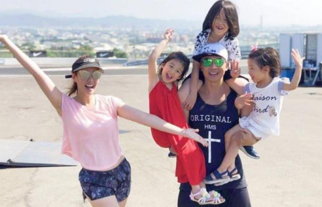 你的育儿经|家庭的幸福指数有多高?从出门谁抱娃就能看出来,一看一个准