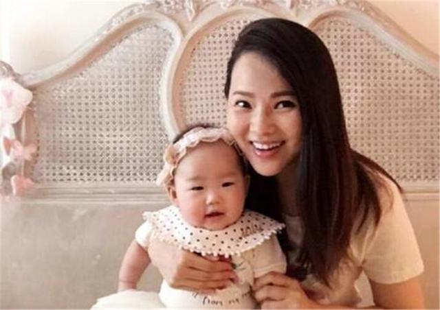 晴空蓝兮|女儿在学校被欺负，秦昊忍不住落泪：孩子被欺负，家长该咋办