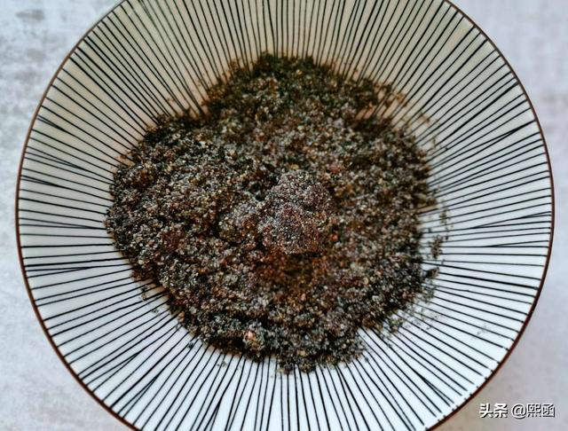 这食材醇香味美，搭配糯米做小饼，外酥里糯，常吃养出乌黑发丝