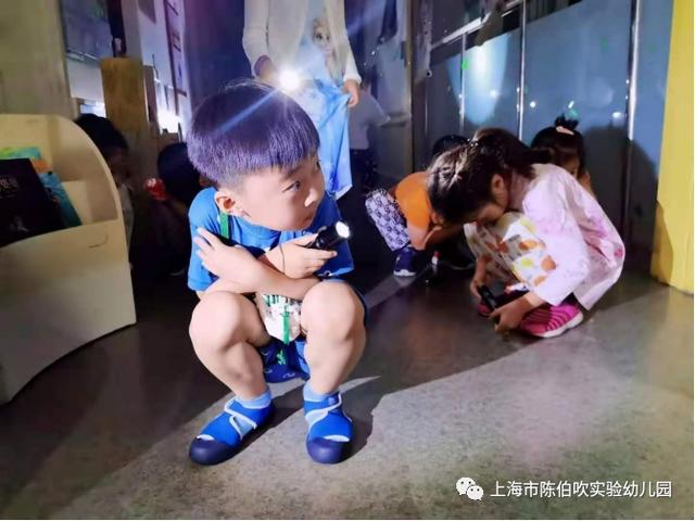 夜晚、睡衣、幼儿园、寻宝……快走进宝山这个幼儿园的“精彩奇妙夜”