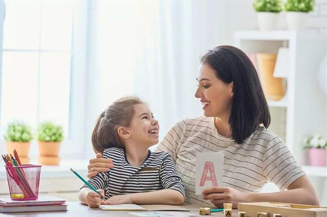 有趣生活|孩子越夸越脆弱?学真正的“赏识教育”,助娃养出成长型心理定向