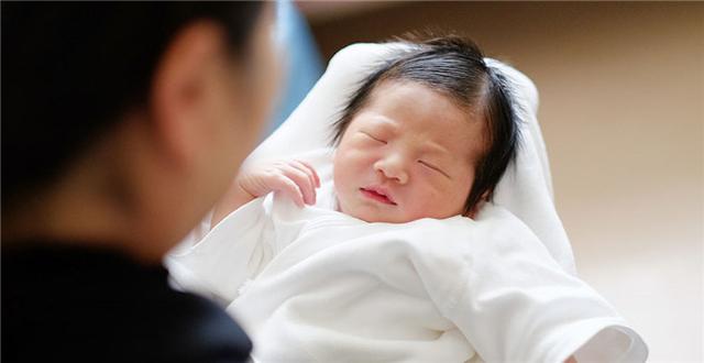 【你的育儿经】过来宝妈：月子期间育儿神器“五用三不用”，已经全帮你挑好了