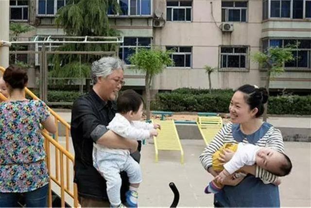 【超级宝妈】带娃舞台上,奶奶谢幕姥姥成为主力军?2者之间的3点区别很现实