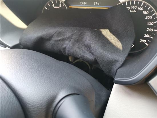 小蜜疯汽车:副驾驶挡板不全 需要担心安全性吗?