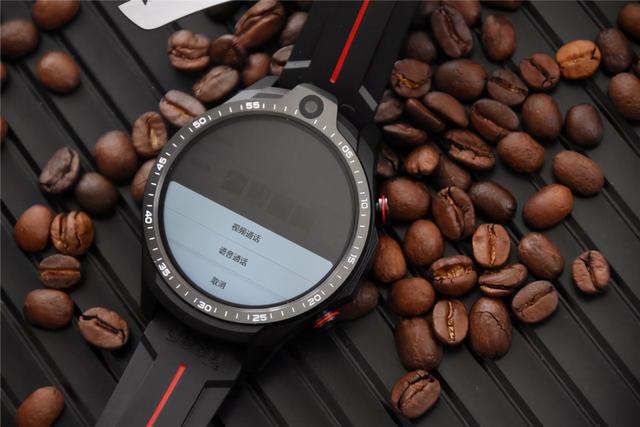 支持语音通话，能安装APP，双向拍照，Jeep智能运动手表