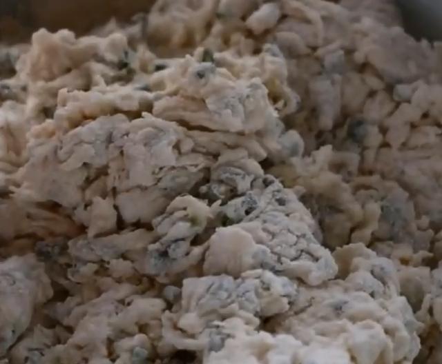 天冷了，学会面粉的懒人做法，比包子馒头简单，早餐几分钟搞定