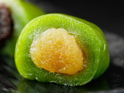 青团|你想了一年的春天限定“青团”来了，外皮软糯，内馅温润，太幸福了！