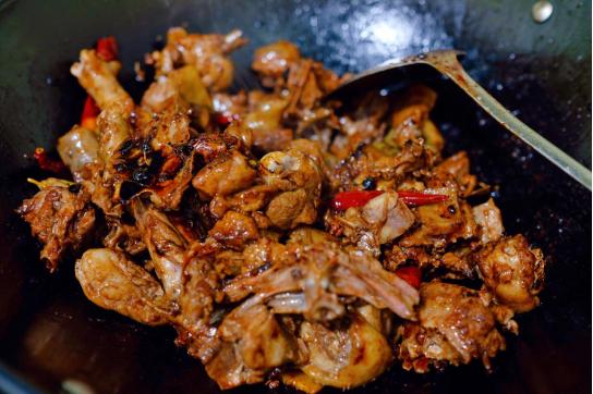 这一锅太适合冬天吃了，软烂脱骨鲜嫩，怎么吃都吃不够