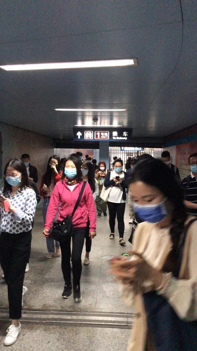 中国青年网地铁1号线王府井站受设备影响部分列车晚点,已处置完毕