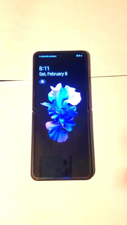 【环球网】又一Galaxy Z Flip上手视频曝光:确认骁龙855